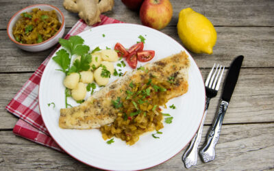 Kurzgebratenes Fischfilet mit Apfel-Ingwer-Chutney