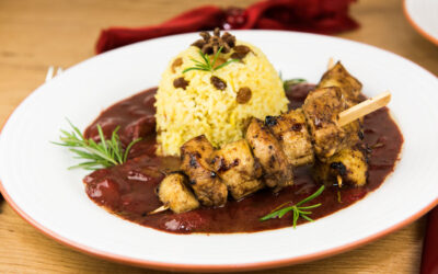 Hähnchen-Bananen-Spieße in himmlischer Erdbeersauce