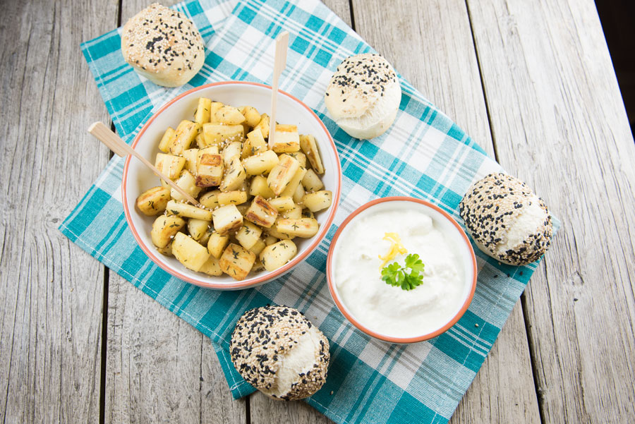 Geröstete Pastinaken mit Feta-Joghurt-Dip