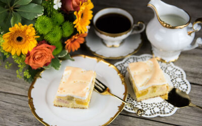 Rhabarber-Pfirsich-Kuchen mit Baiserhaube