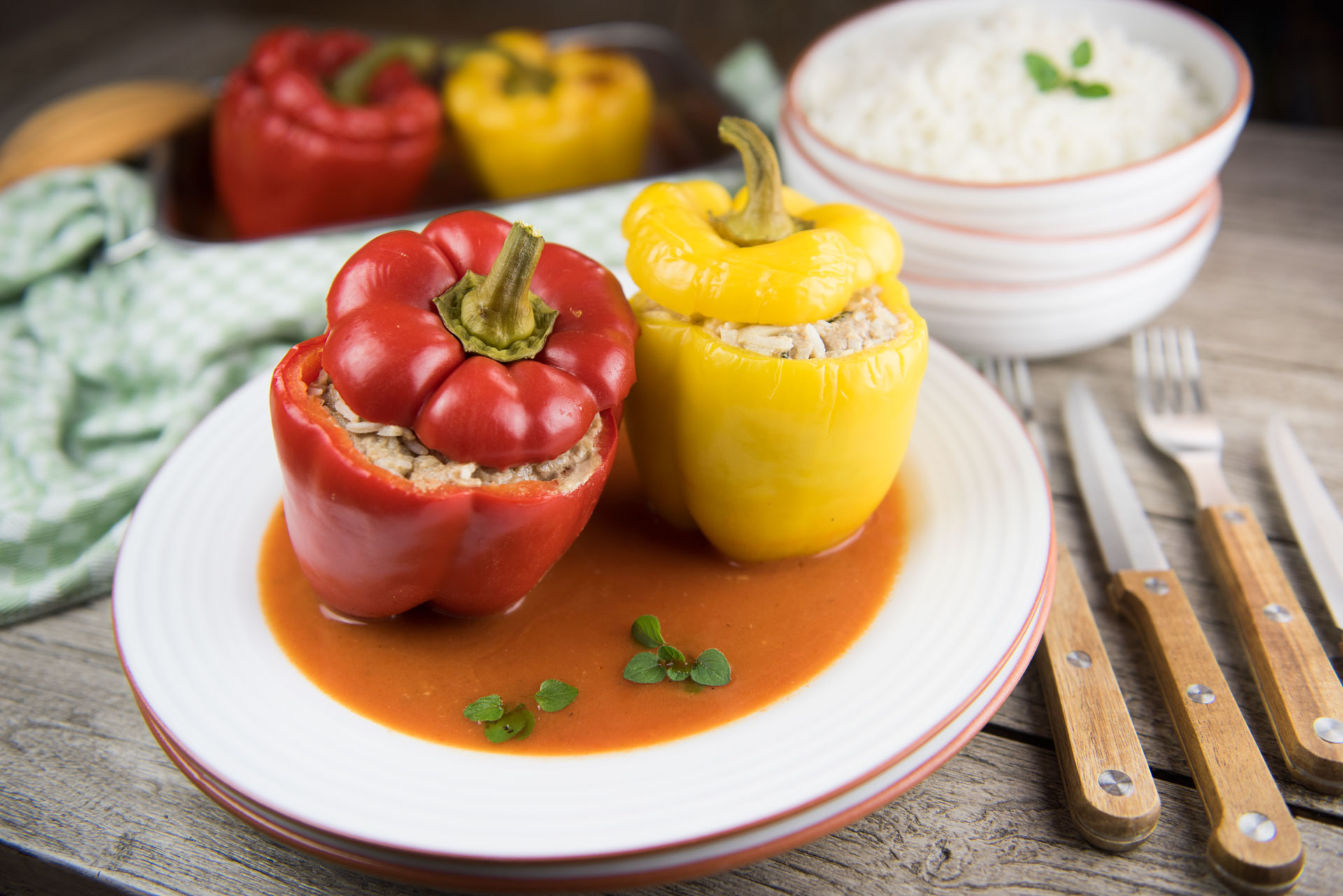 Gefüllte Paprikaschoten ungarische Art - DeliciousWay