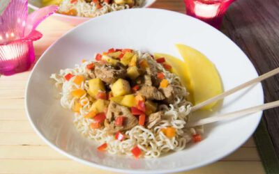 Hähnchenfilet mit Mango in Erdnuss-Sauce