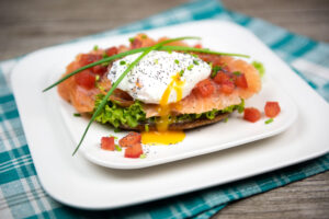 Blinis mit Räucherlachs und Fallei | www.deliciousway.de